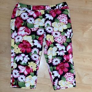 Courtenay 18W Black Floral Capri Pants